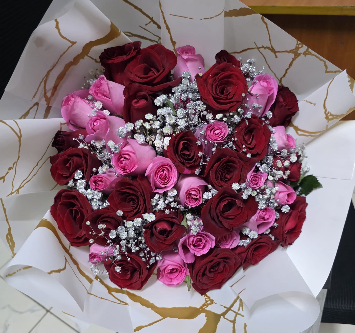 Silver rosy bouquet. Birthday flowers deliveryin south B