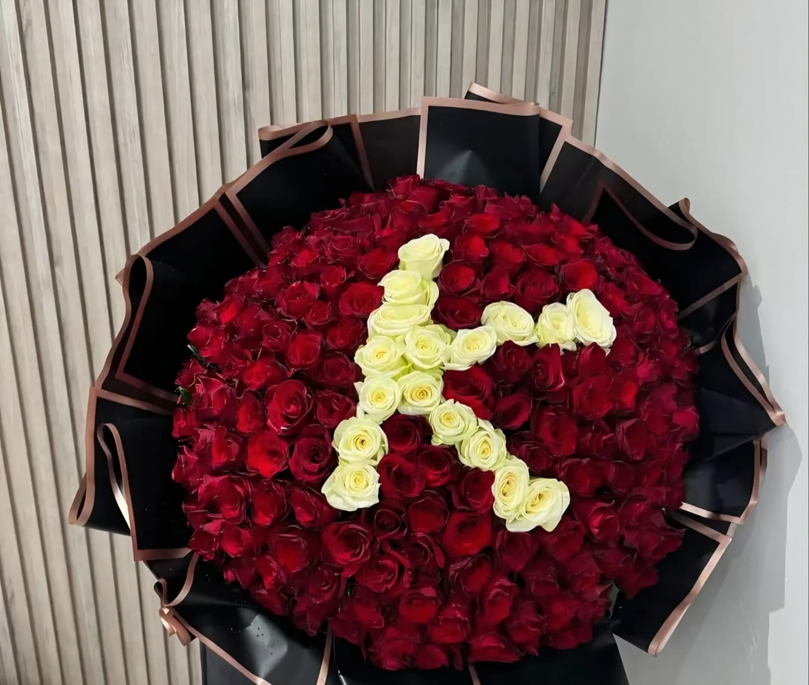 custom initial.anniversary flowers delivery in Runda